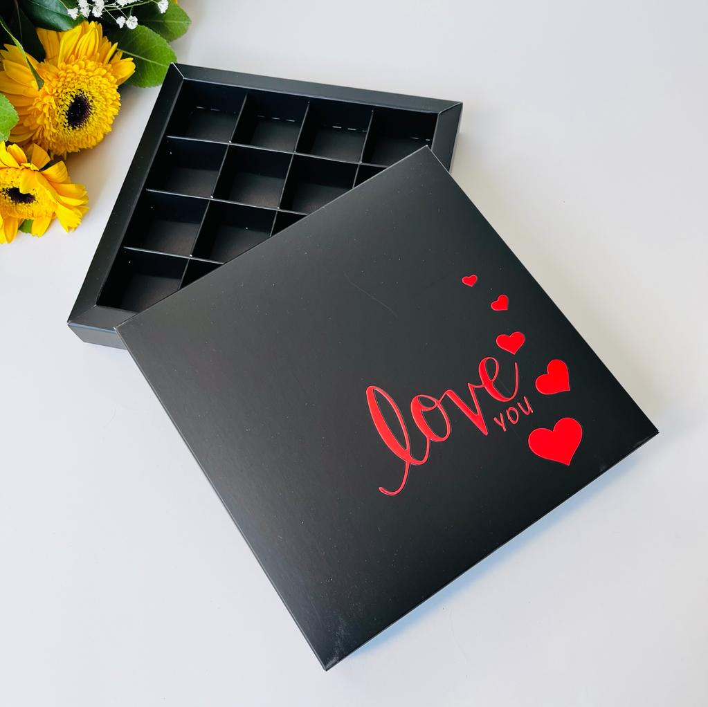 16 Bölmeli Bonbon Çikolata Kutusu Kırmızı Yaldız Love — galeri görseli